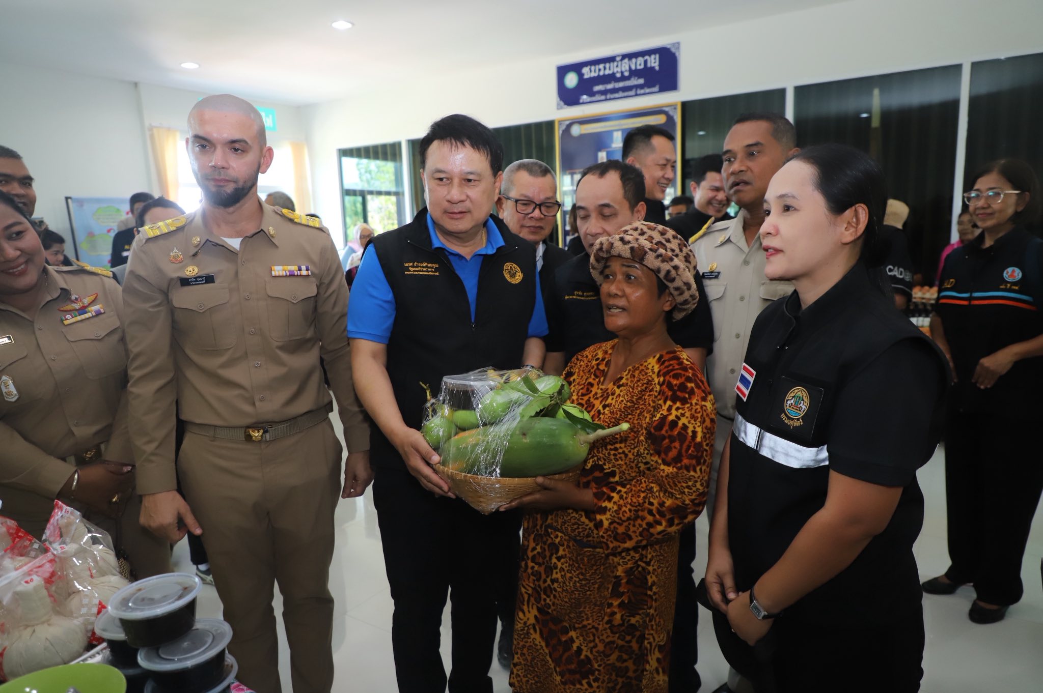 title - รมช.เกษตรฯ มอบโฉนดเพื่อการเกษตร โฉนดต้นไม้ ยกระดับที่ดินทำกินในกระบี่ หนุนเกษตรกรเข้าถึงแหล่งทุน